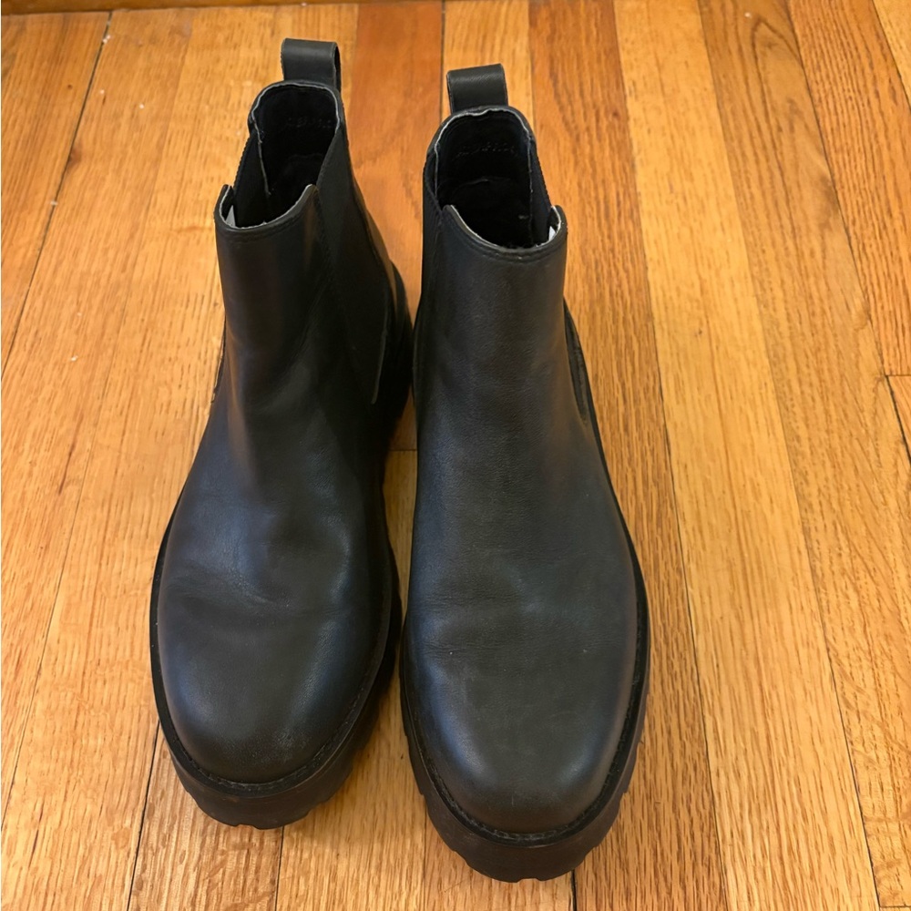 Women’s  Black Leather Chelsea Boots
SPERRY
